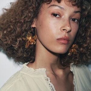 Zara Gold Textured Flower & Stem Earrings NWT